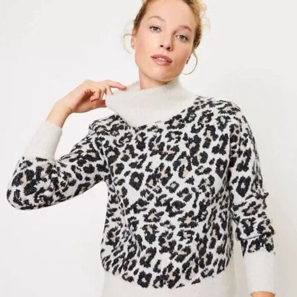 NWT LOFT Petites M Leopard Print Turtleneck Sweater Cream Long Sleeve - Picture 1 of 8
